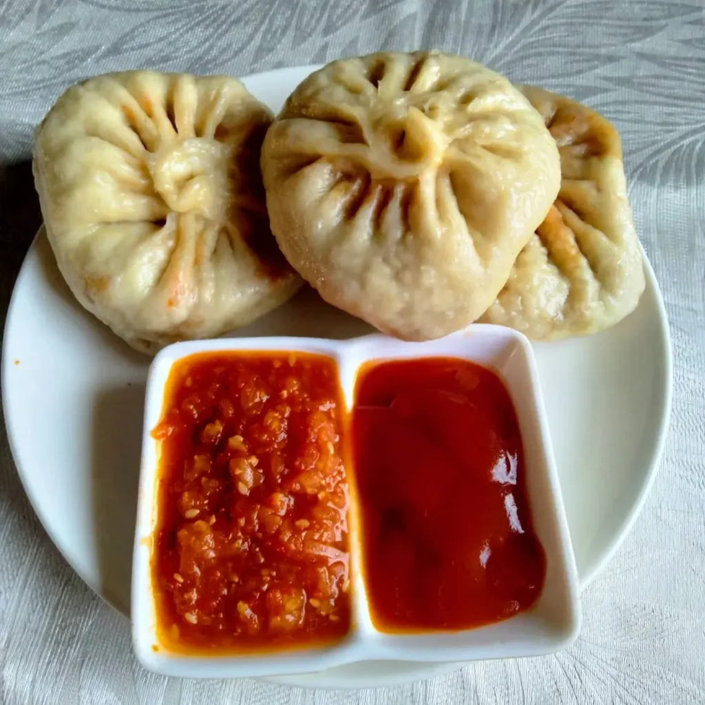 Fried momo with vegetables and chicken